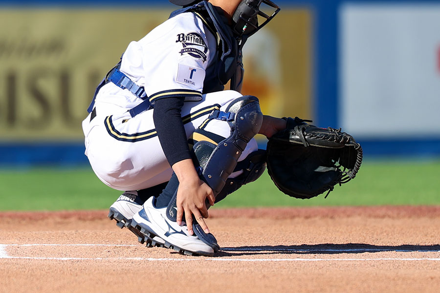 体の硬い現代の捕手に必要な“柔軟性”とは（写真はイメージ）