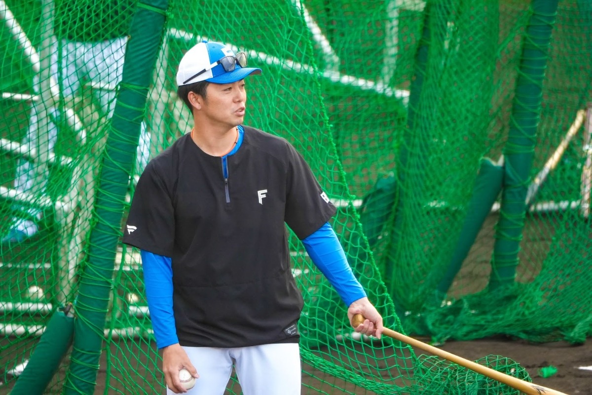 日本ハムの谷内亮太内野守備走塁コーチ【写真：町田利衣】