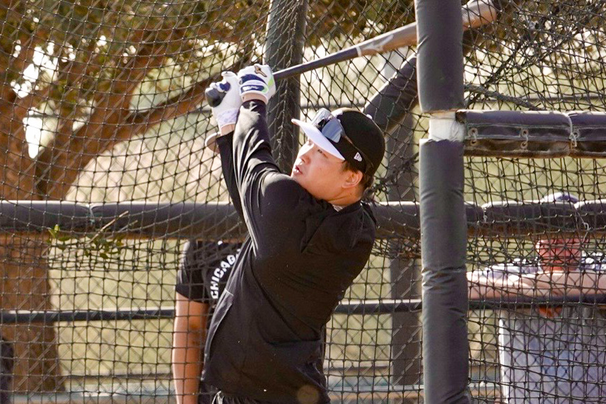 キャンプ施設で初の屋外フリー打撃を見せた村上宗隆【写真：小谷真弥】