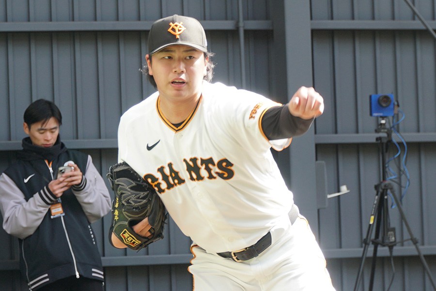 キャンプで練習を行う巨人・松浦慶斗【写真：湯浅大】