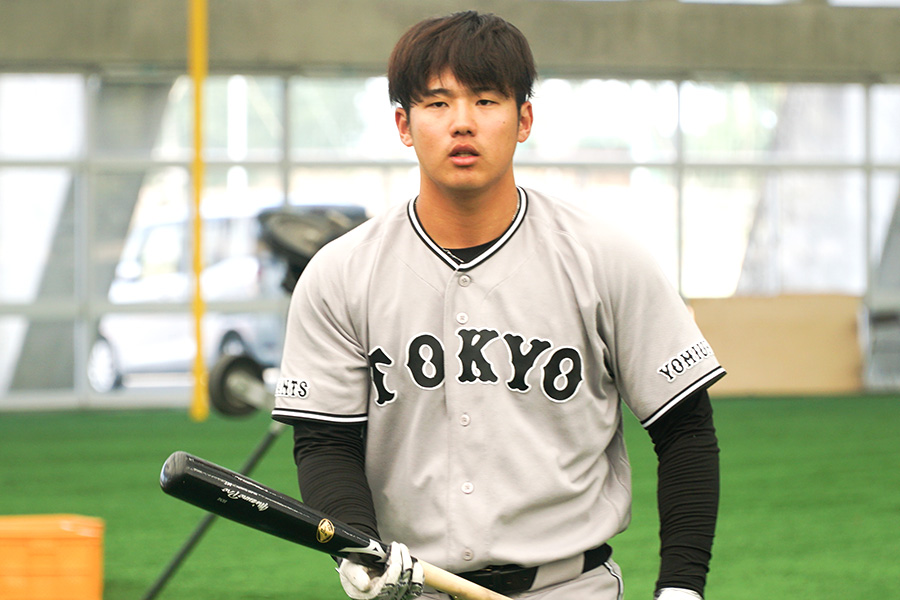キャンプで練習を行う巨人・石塚裕惺【写真：湯浅大】