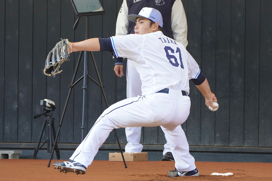 ブルペン入りした西武・平良海馬【写真：宮脇広久】