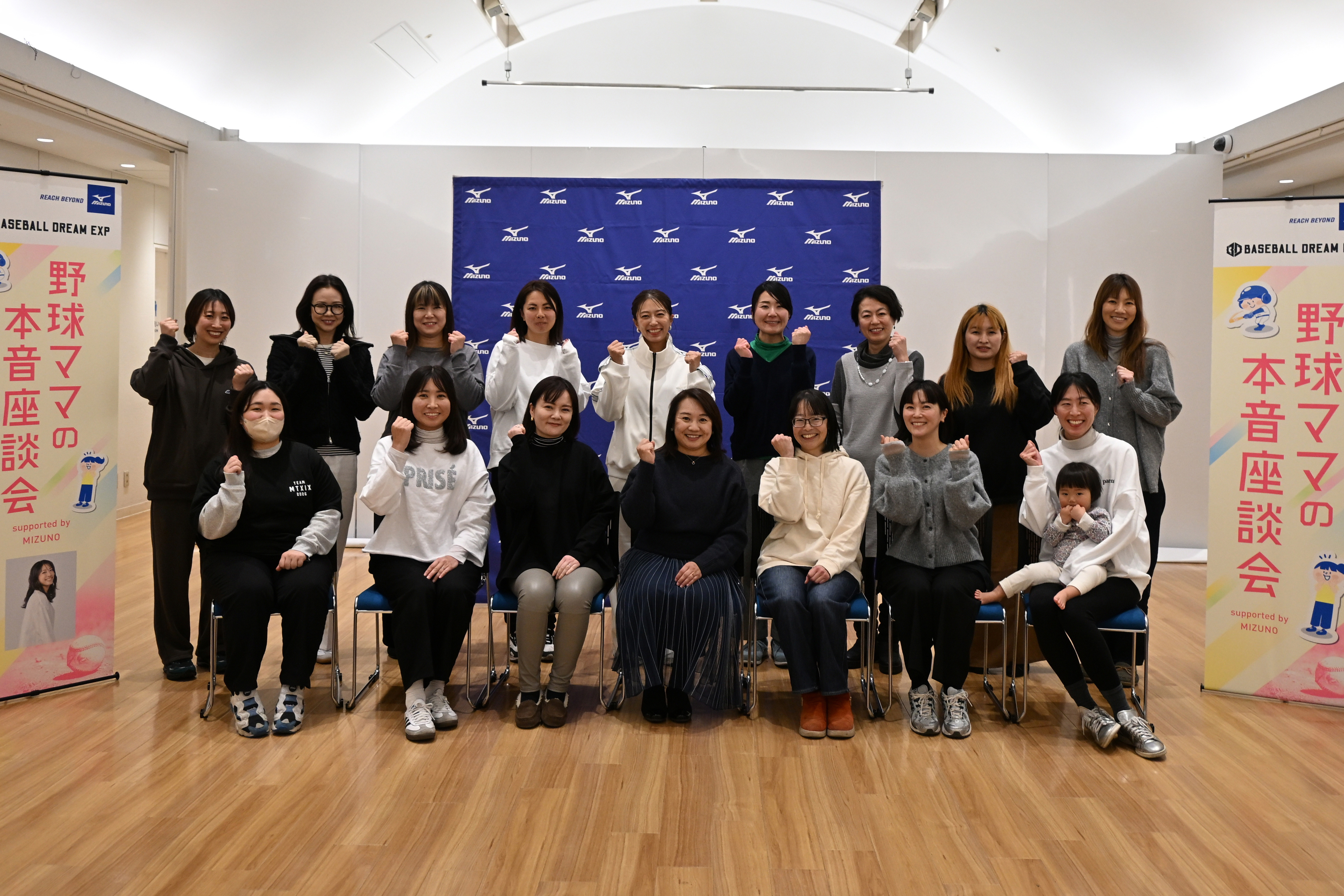 同じ思いを共有する野球ママたちと熱いトークを繰り広げた【写真：吉田三鈴】