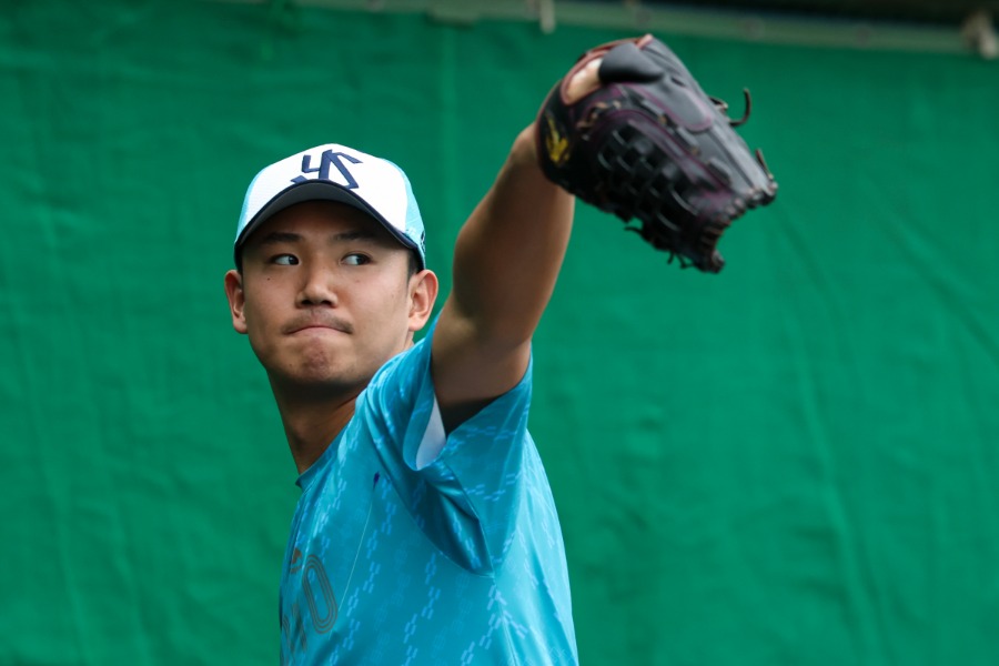 春季キャンプで汗を流すヤクルト・奥川恭伸【写真：加治屋友輝】