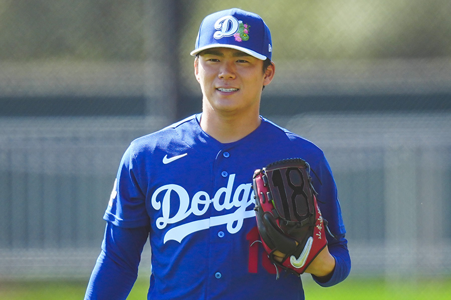 キャンプ地で練習を行うドジャース・山本由伸【写真：荒川祐史】