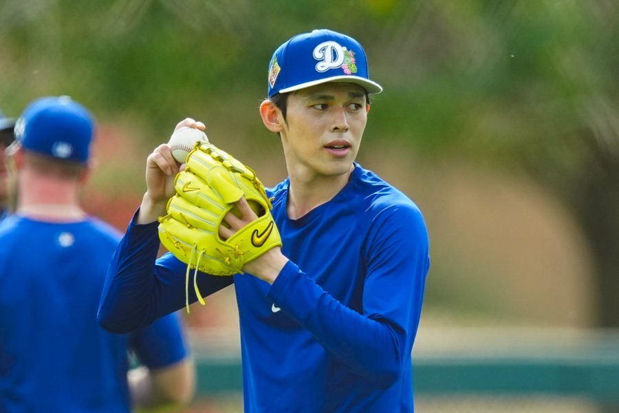 自主トレを行うドジャース・佐々木朗希【写真：荒川祐史】