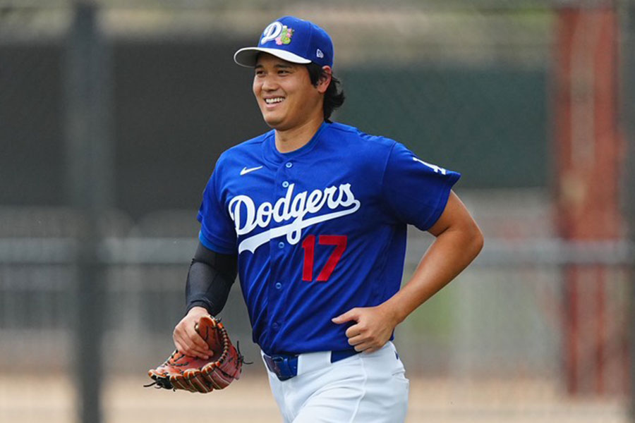 ブルペンに向かうドジャース・大谷翔平【写真：荒川祐史】