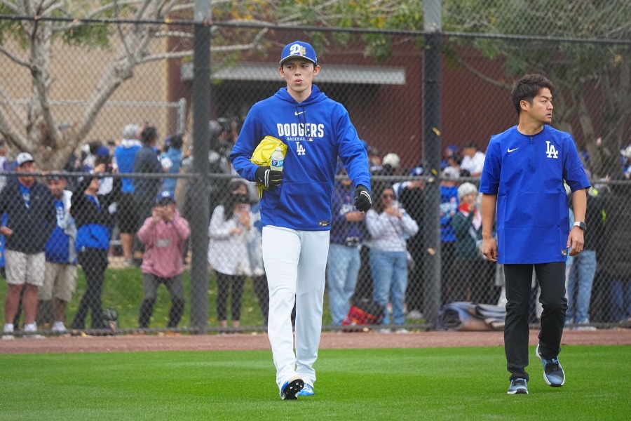 ブルペンへ向かうドジャース・佐々木朗希【写真：荒川祐史】