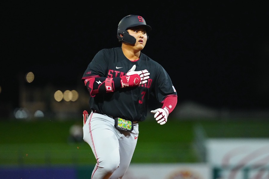 第2打席で右越えソロを放ったスタンフォード大・佐々木麟太郎【写真：荒川祐史】