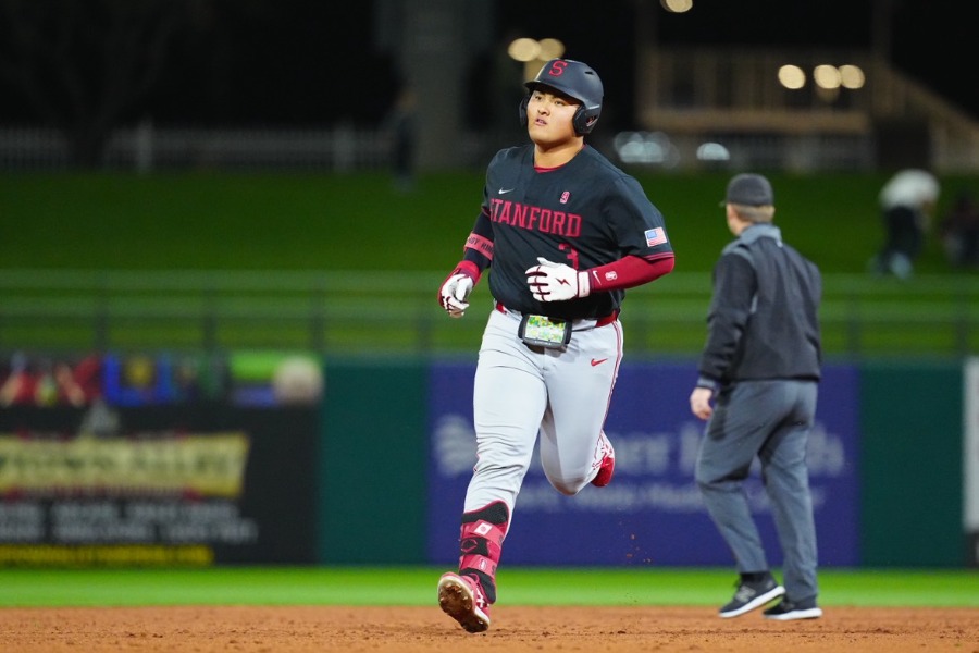 第2打席で右越えソロを放ったスタンフォード大・佐々木麟太郎【写真：荒川祐史】