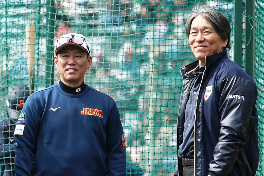 侍ジャパン・井端弘和監督（左）と松井秀喜臨時コーチ【写真：加治屋友輝】