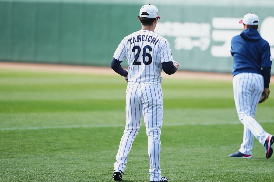 キャッチボールを行う種市篤暉【写真：小林靖】