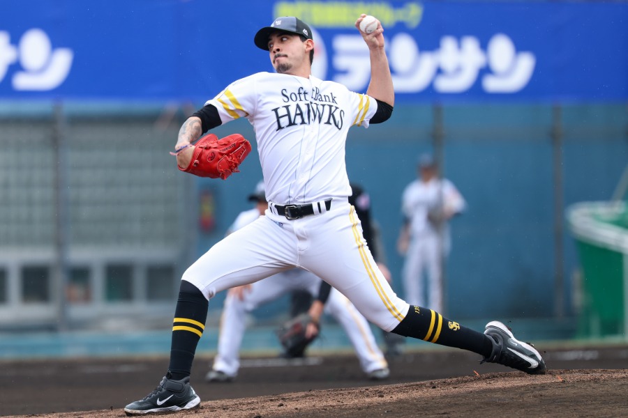 ソフトバンクのアレクサンダー・アルメンタ【写真：加治屋友輝】