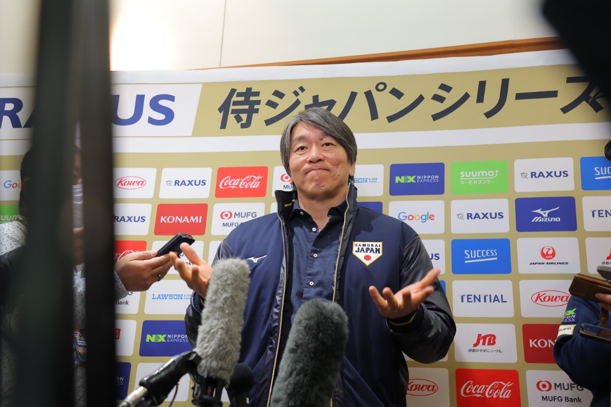 記者からの質問に答える松井秀喜氏【写真：代表撮影】