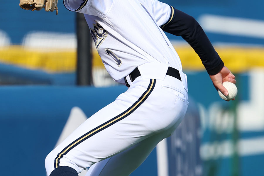 球速アップに繋がる「ヒンジポジション」が身に付くドリルとは（写真はイメージ）