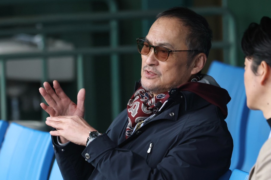 侍ジャパンのキャンプ地に現れた渡辺謙さん【写真：加治屋友輝】