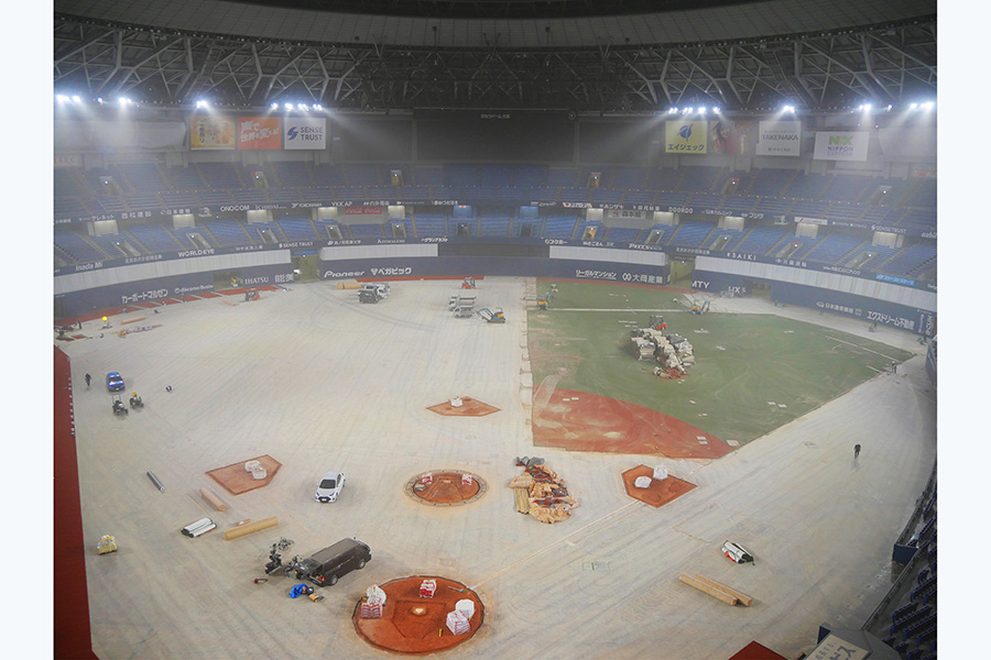 芝の張り替えが行われている京セラドーム【画像：京セラドーム大阪　公式Xより】