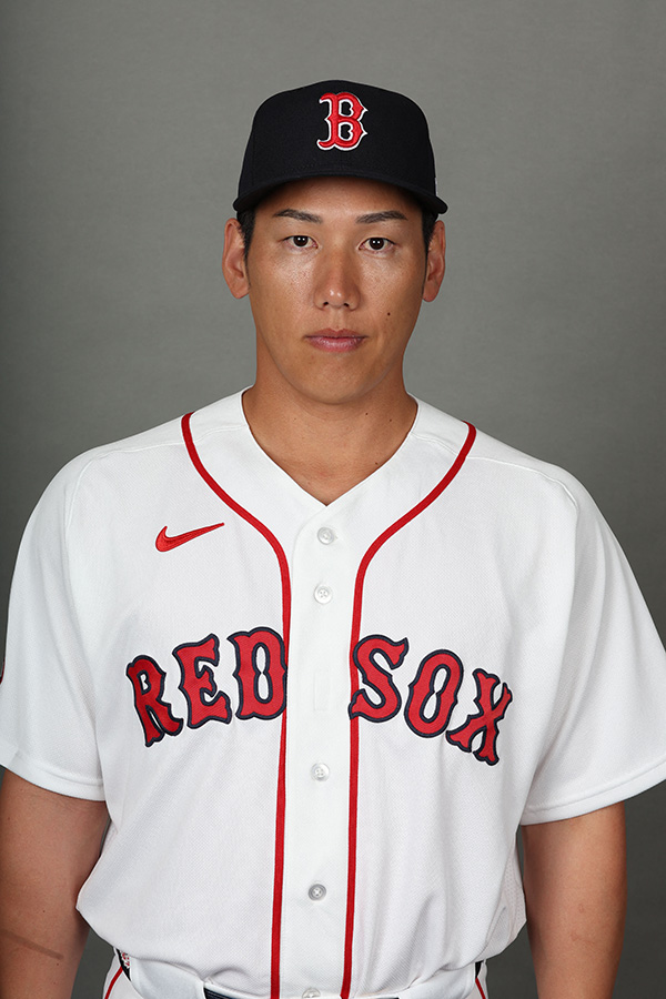 新ユニホームを着用するレッドソックス・吉田正尚【写真：ロイター】