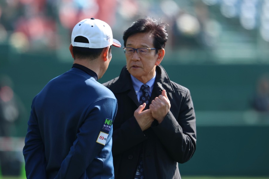 侍ジャパンの練習を訪問した栗山英樹氏【写真:加治屋友輝】