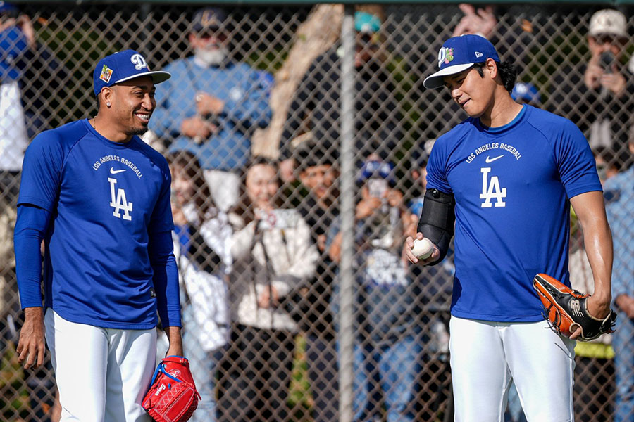 ドジャースのエドウィン・ディアス（左）と大谷翔平【写真提供：ドジャース】
