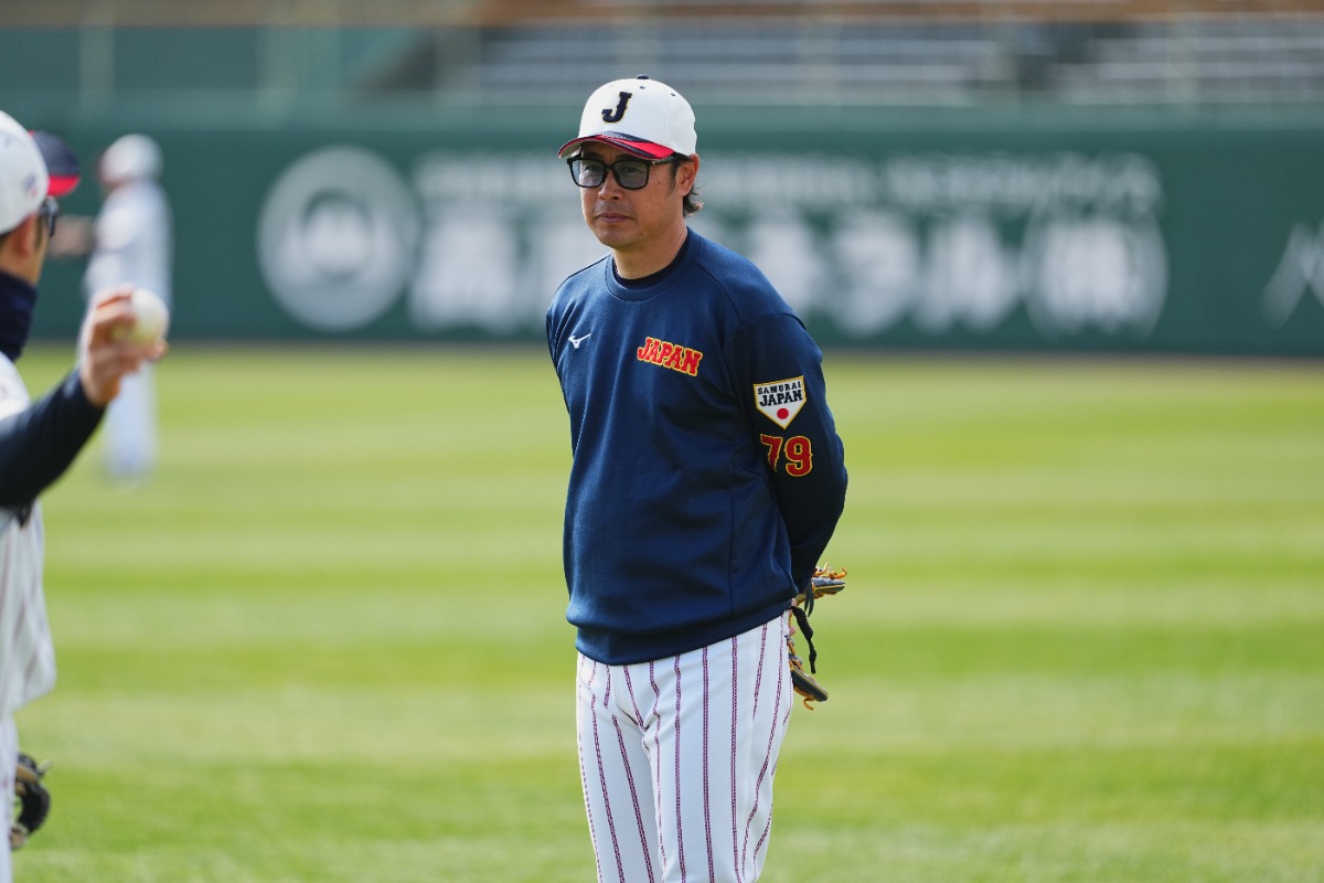 侍ジャパンの亀井善行コーチ【写真：小林靖】