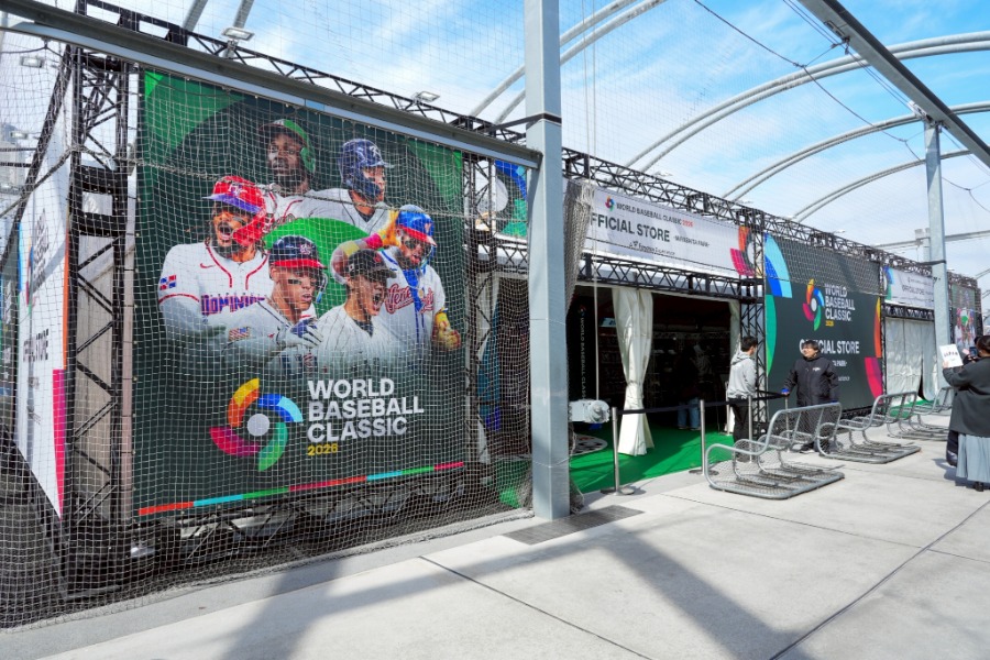 WBCオフィシャルストアに早くも行列ができている【写真:イワモトアキト】