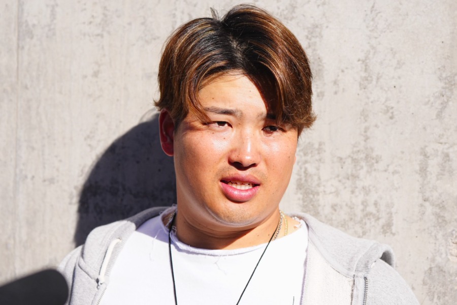 報道陣の取材に応じたホワイトソックス・村上宗隆【写真：荒川祐史】