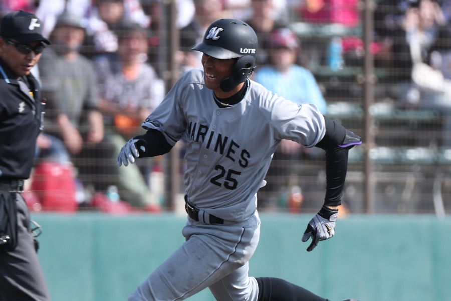 ランニングHRを放ったロッテ・岡大海【写真提供：産経新聞社】