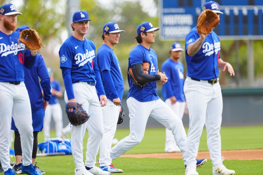 春季キャンプでのドジャース投手陣の練習の様子【写真：荒川祐史】