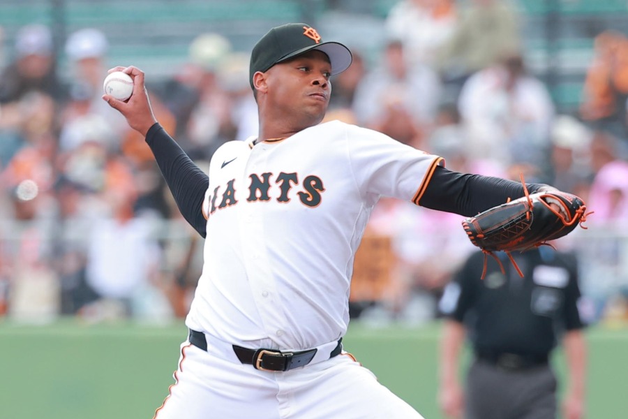 巨人のエルビス・ルシアーノ【写真提供：産経新聞社】