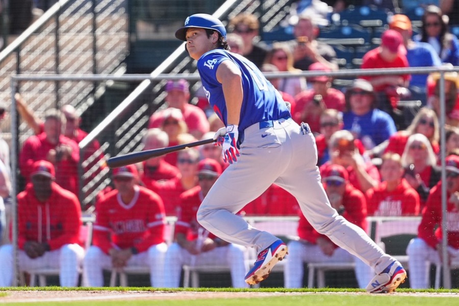 初回に安打を放ったドジャース・大谷翔平【写真：荒川祐史】
