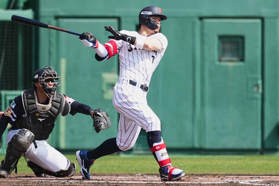 ソフトバンク戦に出場した侍ジャパン・佐藤輝明【写真:小林靖】