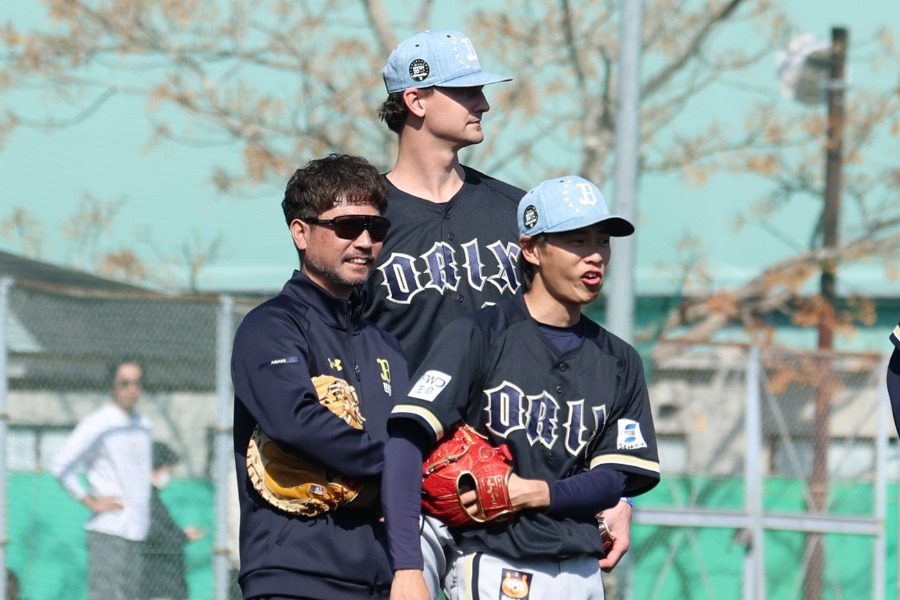 オリックスのショーン・ジェリー（中央）【写真：加治屋友輝】