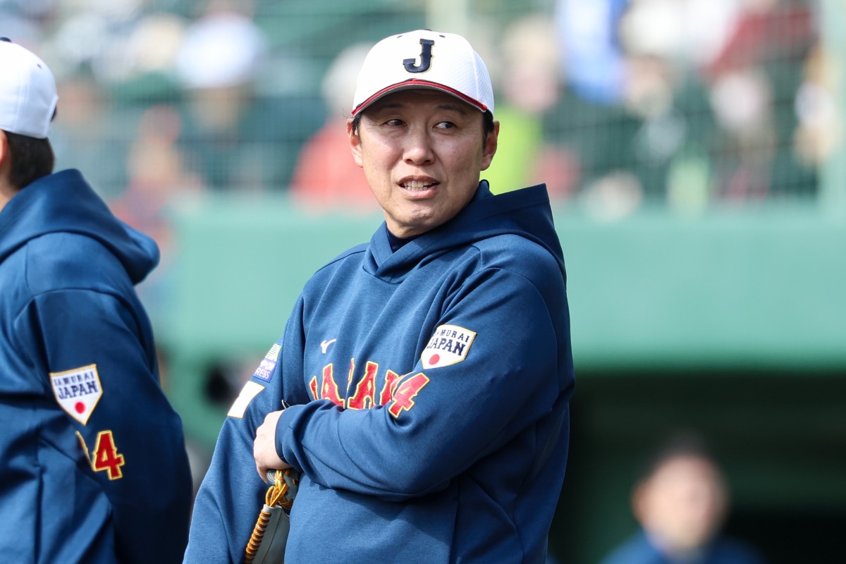 村田善則バッテリーコーチ【写真：加治屋友輝】