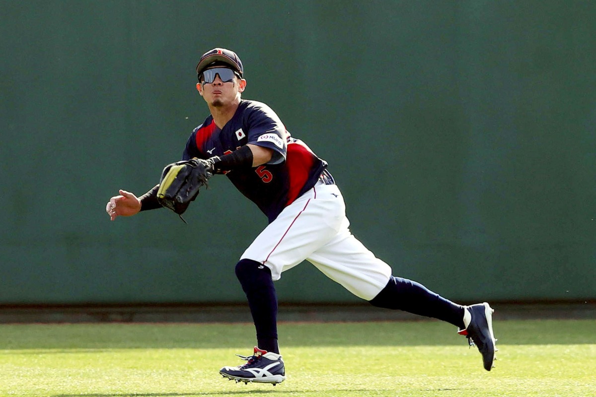 好守を見せた侍ジャパン・牧原大成【写真：栗木一考】