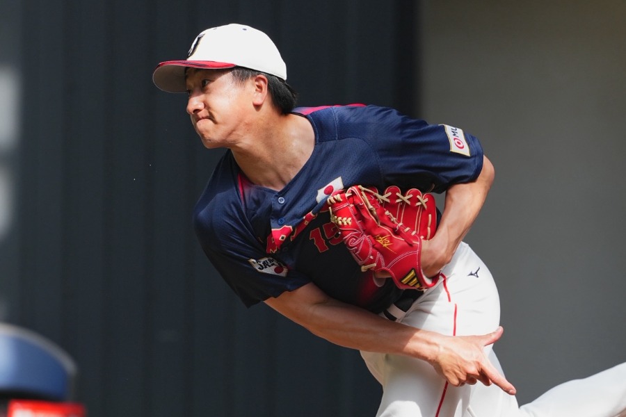 ブルペン入りした侍ジャパン・大勢【写真：小林靖】