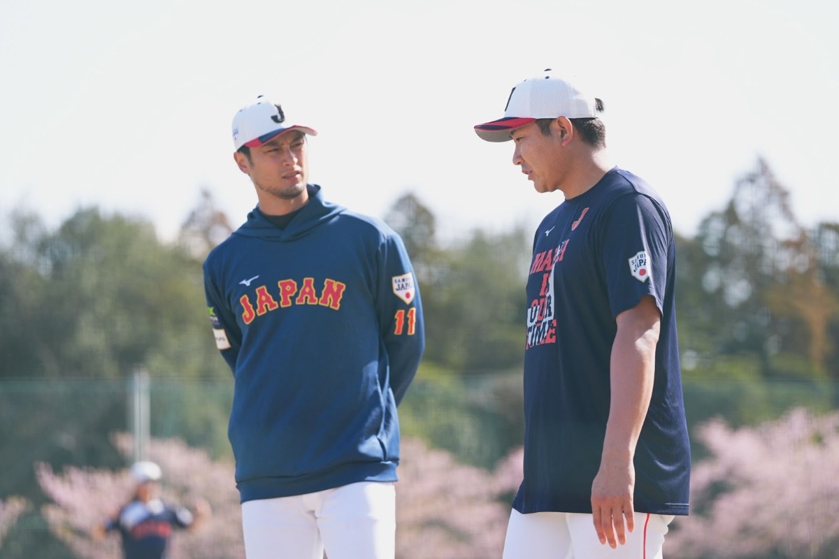 ダルビッシュ有（左）と菅野智之【写真：小林靖】
