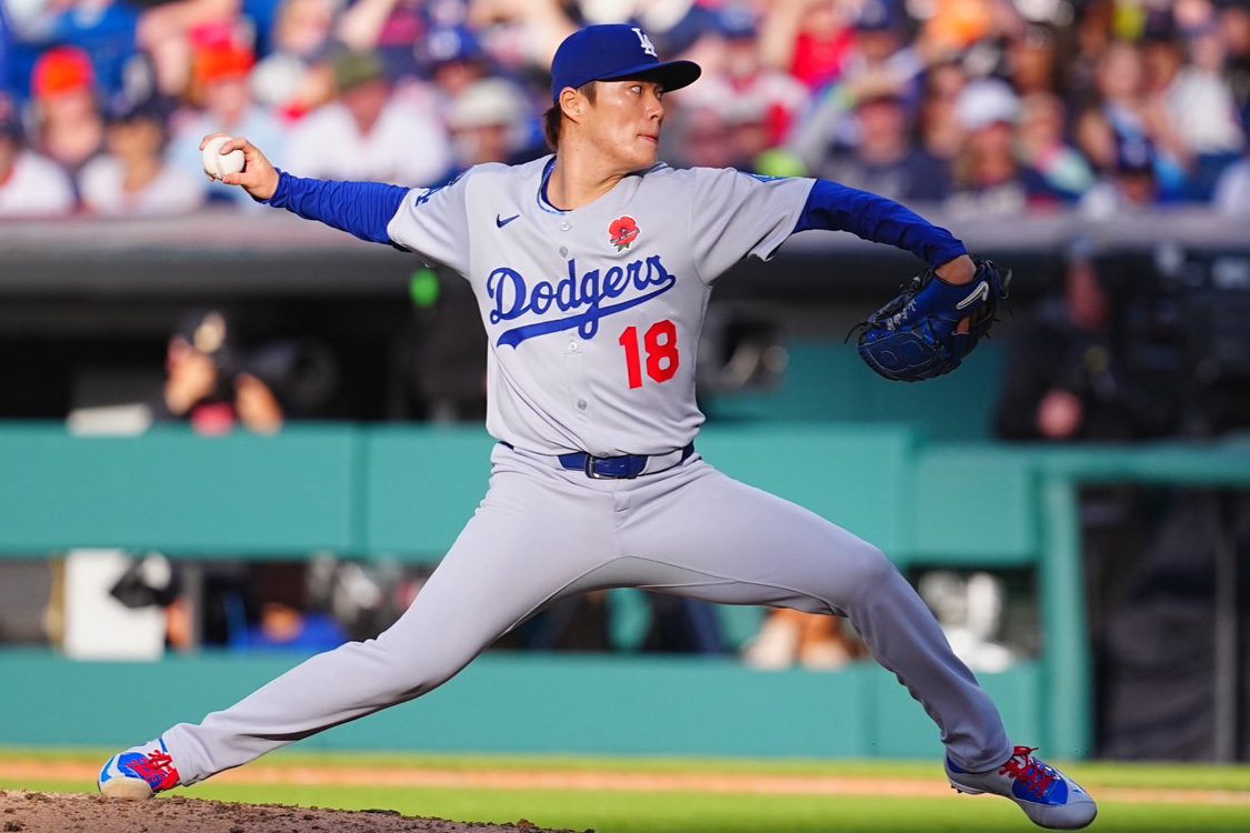 早期に覚えたい体重移動の理想形とは（写真は山本由伸）【写真：荒川祐史】