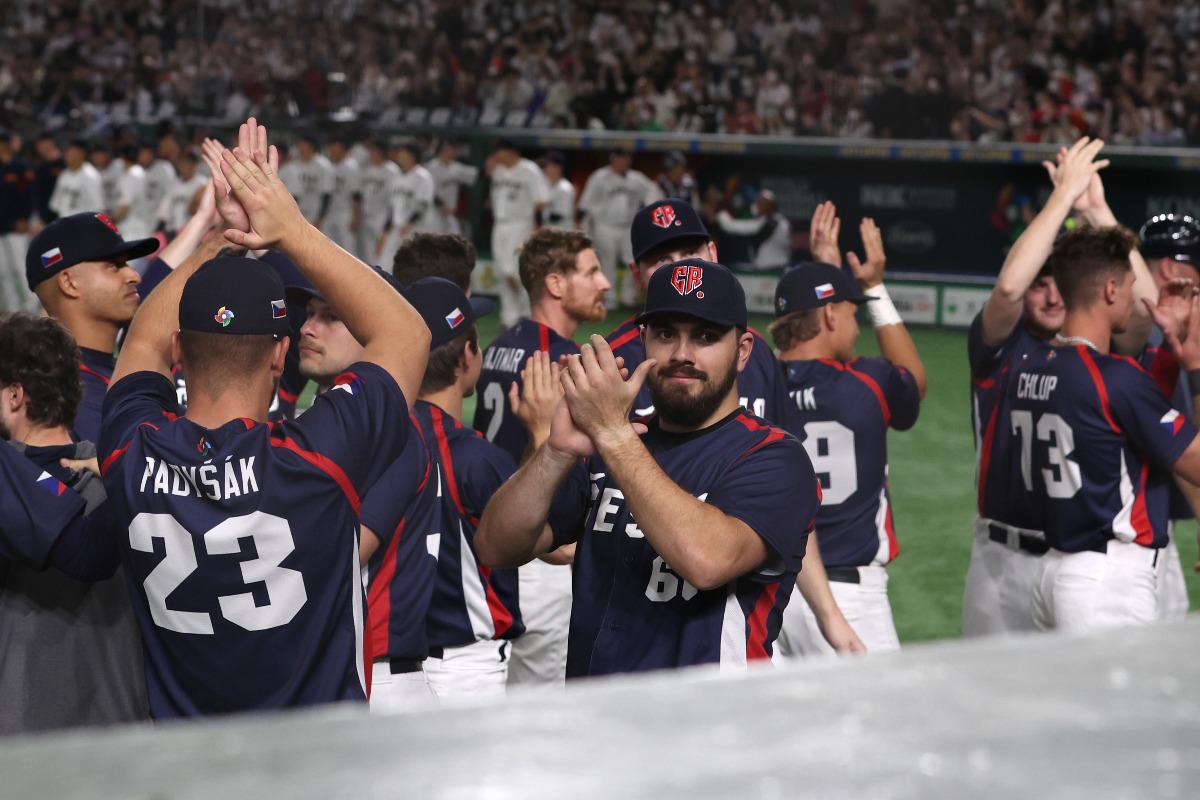 敗れるも、勝利した日本に拍手をおくるチェコナイン【写真提供:産経新聞社】