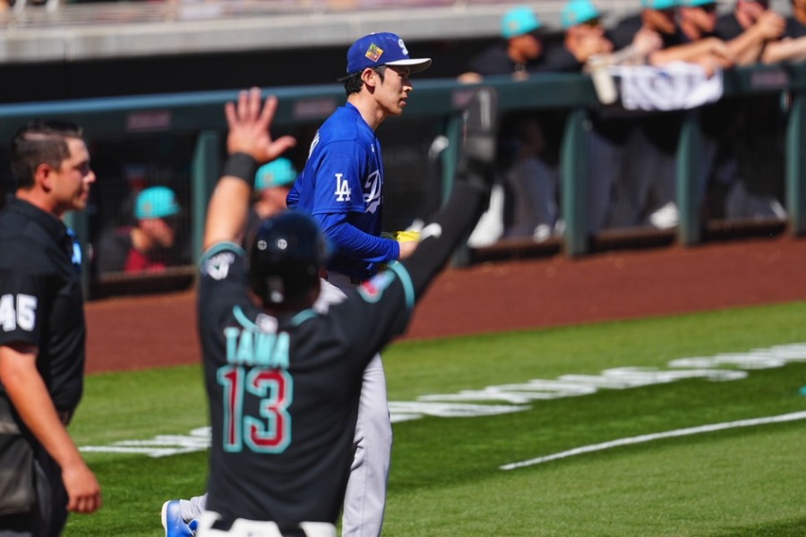 Dバックス戦で失点を許したドジャース・佐々木朗希【写真:荒川祐史】