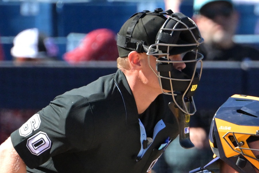 オープン戦で球審の判定を巡り議論が起きている【写真：ロイター】