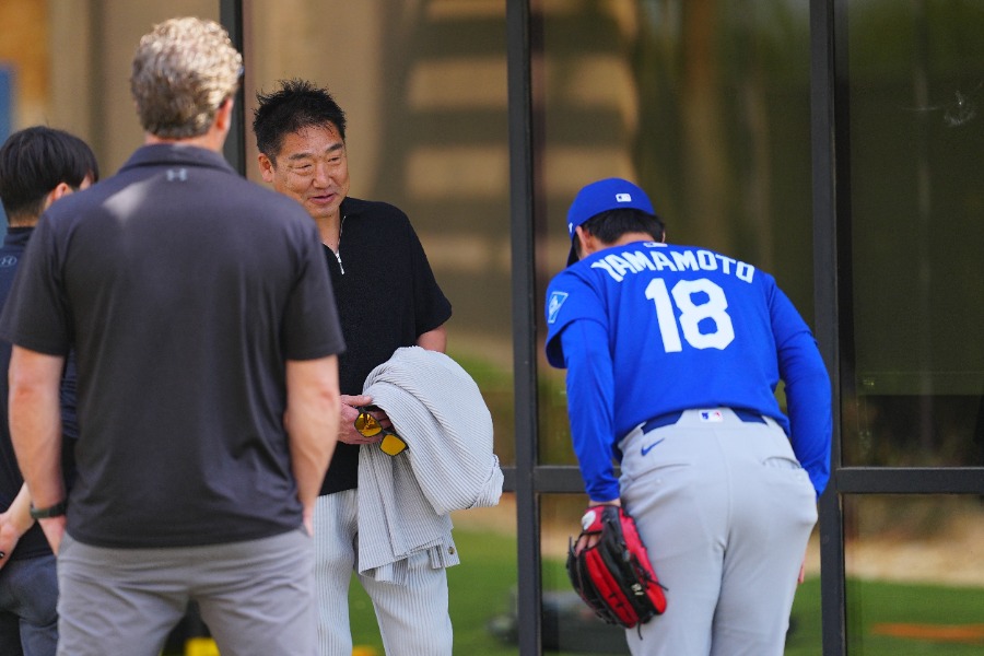 恩師の中嶋聡氏がドジャースのキャンプ地を訪問【写真：荒川祐史】