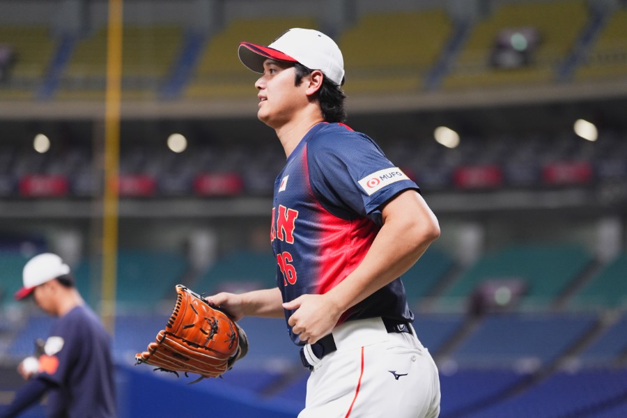 バンテリンドームでアップをする侍ジャパン・大谷翔平【写真:小林靖】