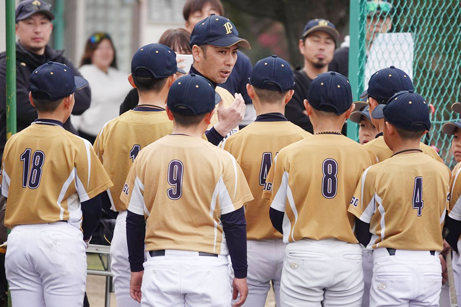 魚住フェニックスナインと熊崎清龍監督【写真：橋本健吾】
