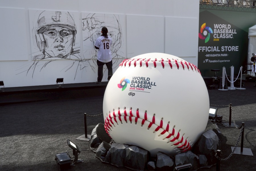 完成前、描画途中の壁画【写真：イワモトアキト】