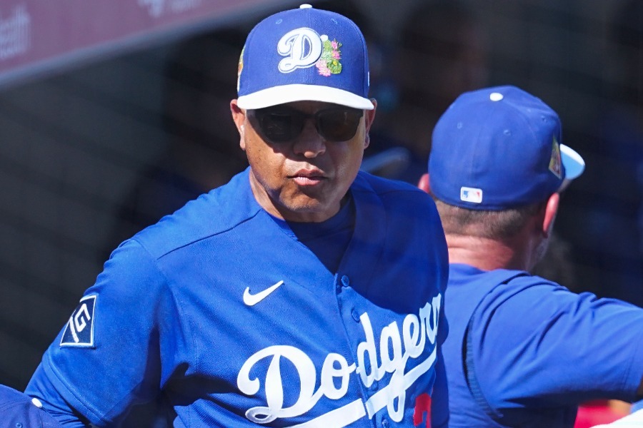 ジャイアンツ戦で指揮を執ったドジャースのデーブ・ロバーツ監督【写真：荒川祐史】