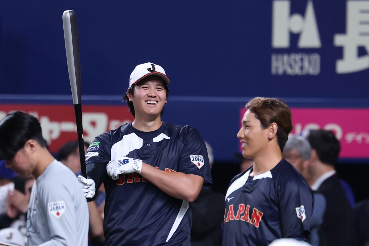 フリー打撃で11本のアーチを放った大谷（中央）【写真：加治屋友輝】