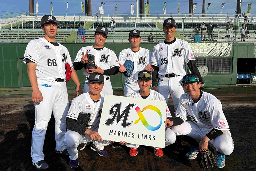 「キッズボールパーク」に参加した7選手【写真:球団提供】