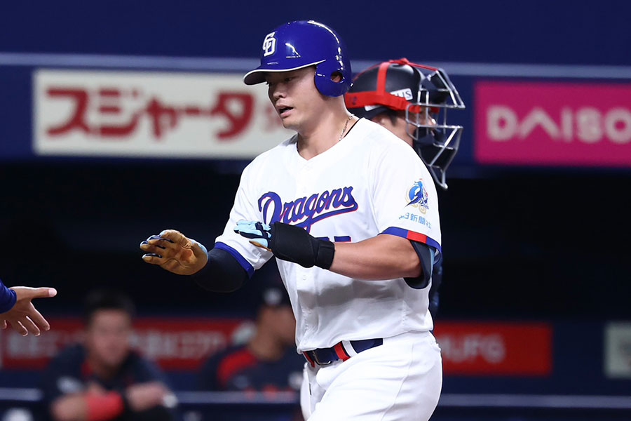 侍ジャパンとの練習試合で本塁打を放った中日・細川成也【写真：加治屋友輝】