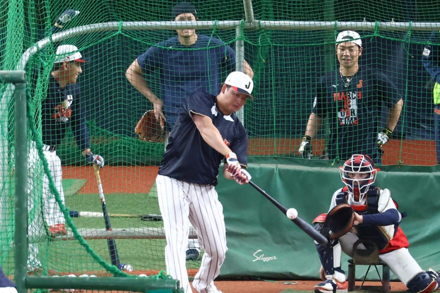 フリー打撃を行う侍ジャパン・村上宗隆【写真：加治屋友輝】